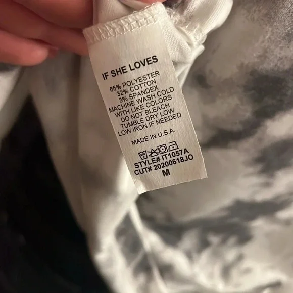If She Loves Tye Dye T-Shirt Y2K Multiple Sizes - Picture 6 of 8